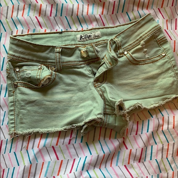 Shorts - Picture 2 of 3